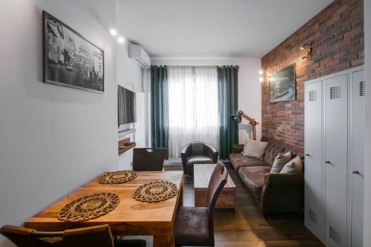 Cinematique - Designer 1bd On Solunska Apartemen